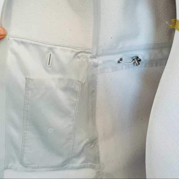 Lululemon Rain Jacket - Picture 10 of 15